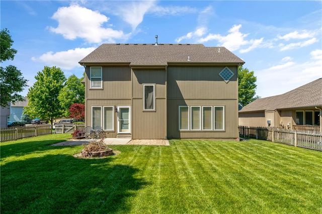 2208 NE Janessa Drive, Blue Springs, MO 64029