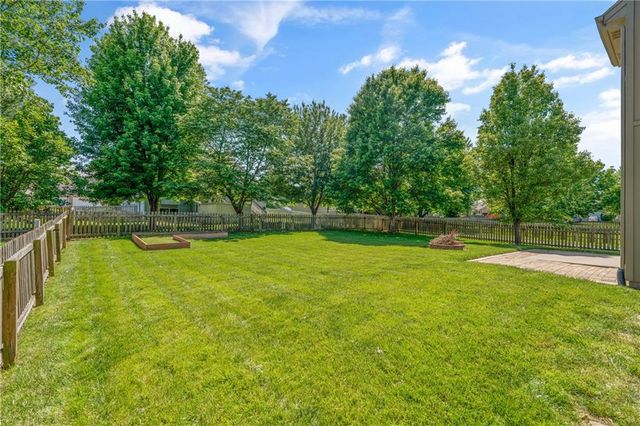 2208 NE Janessa Drive, Blue Springs, MO 64029