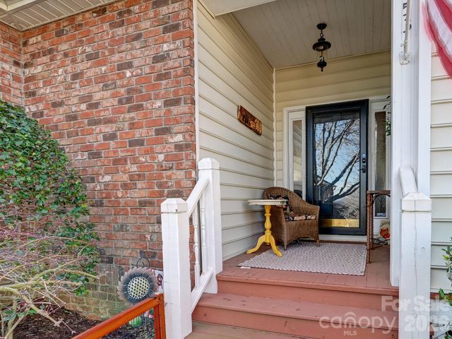 653 High Quarry Road, Hendersonville, NC 28791