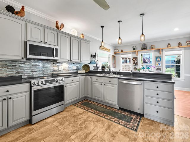 653 High Quarry Road, Hendersonville, NC 28791