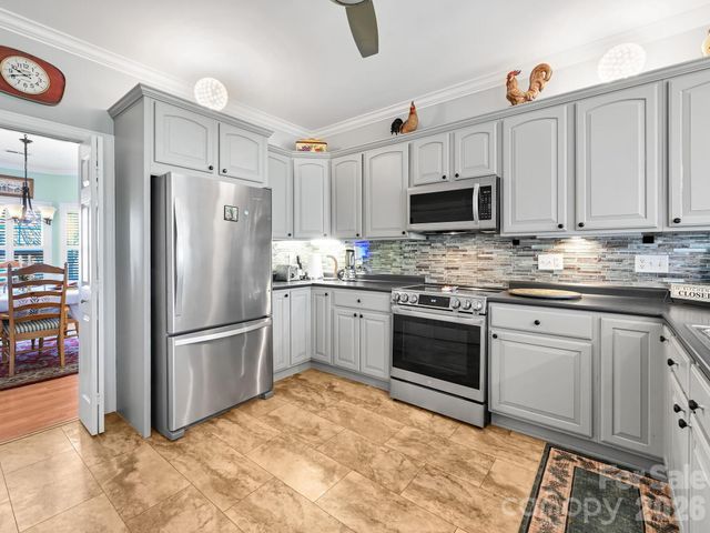 653 High Quarry Road, Hendersonville, NC 28791