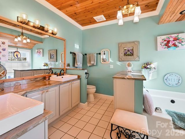 653 High Quarry Road, Hendersonville, NC 28791