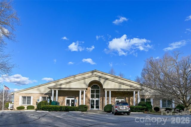 653 High Quarry Road, Hendersonville, NC 28791