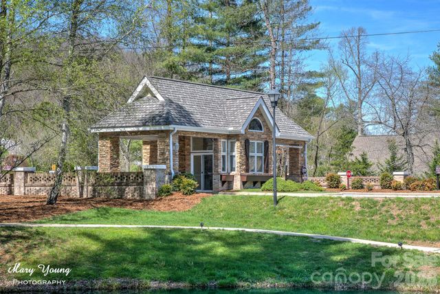653 High Quarry Road, Hendersonville, NC 28791