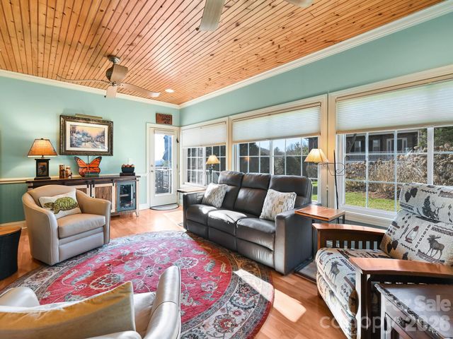 653 High Quarry Road, Hendersonville, NC 28791