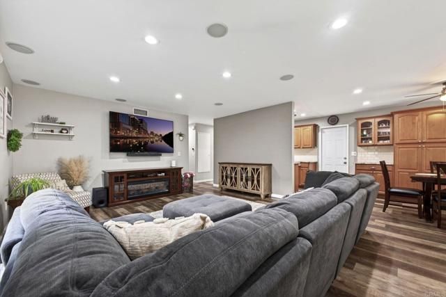 10090 PEBBLE BEACH DR, Santee, CA 92071