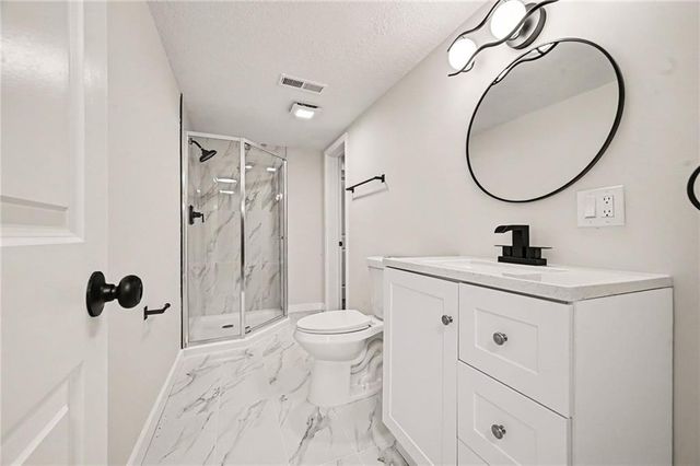 10004 Lydia Avenue, Kansas City, MO 64131
