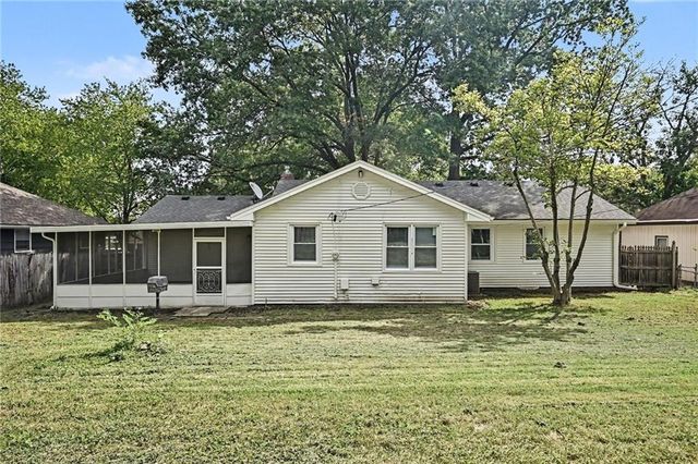 10004 Lydia Avenue, Kansas City, MO 64131