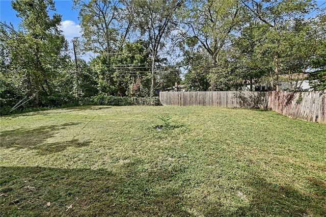 10004 Lydia Avenue, Kansas City, MO 64131