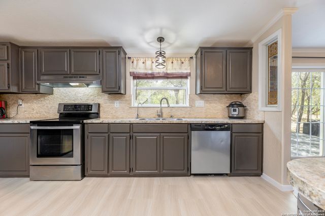 235 Hickory Ln, San Antonio, TX 78264