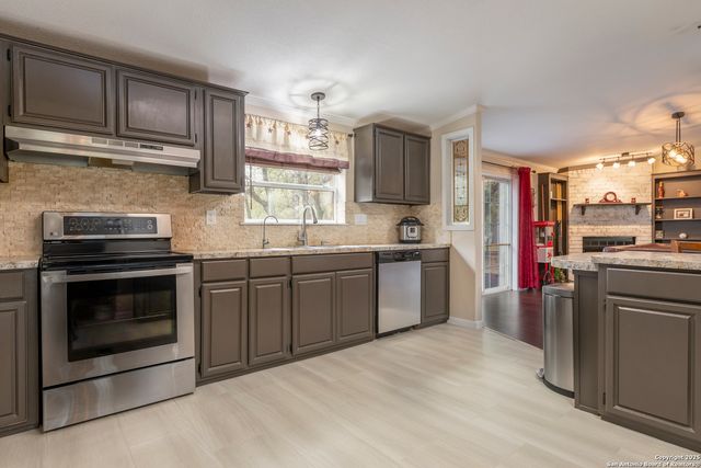 235 Hickory Ln, San Antonio, TX 78264