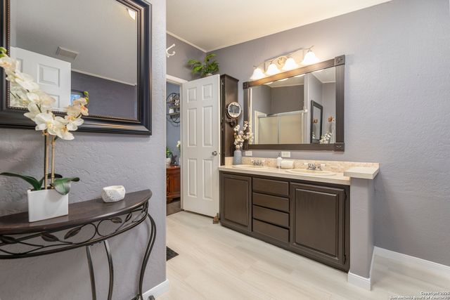 235 Hickory Ln, San Antonio, TX 78264