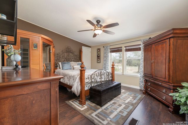 235 Hickory Ln, San Antonio, TX 78264