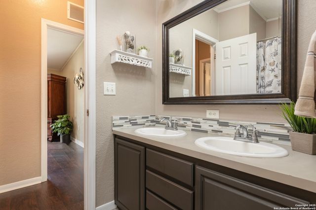 235 Hickory Ln, San Antonio, TX 78264