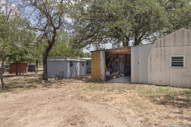 235 Hickory Ln, San Antonio, TX 78264