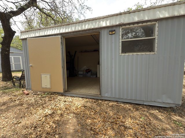 235 Hickory Ln, San Antonio, TX 78264