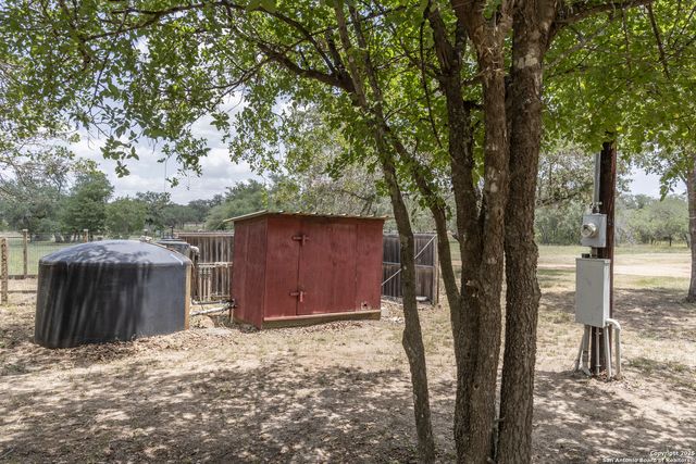 235 Hickory Ln, San Antonio, TX 78264