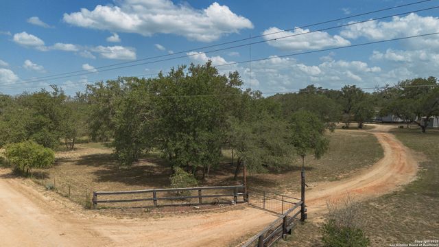 235 Hickory Ln, San Antonio, TX 78264