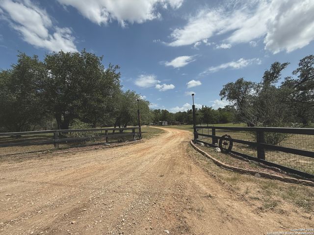 235 Hickory Ln, San Antonio, TX 78264