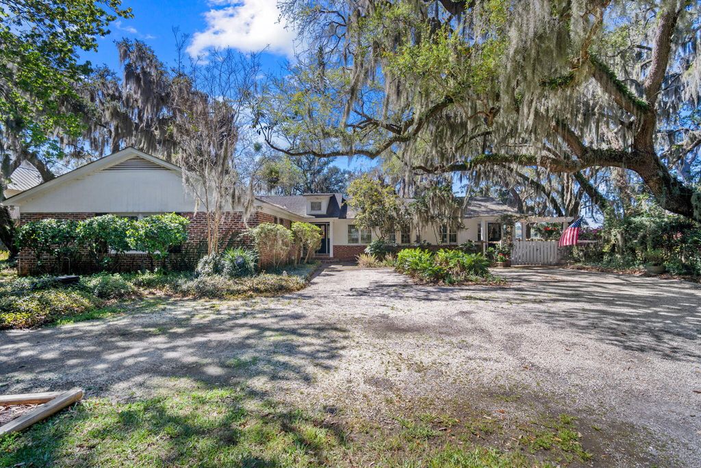 115 S Hermitage Road, Beaufort, SC 29902