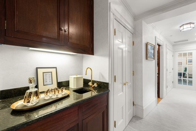 13 West Cedar St, Boston, MA 02108