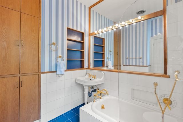 13 West Cedar St, Boston, MA 02108