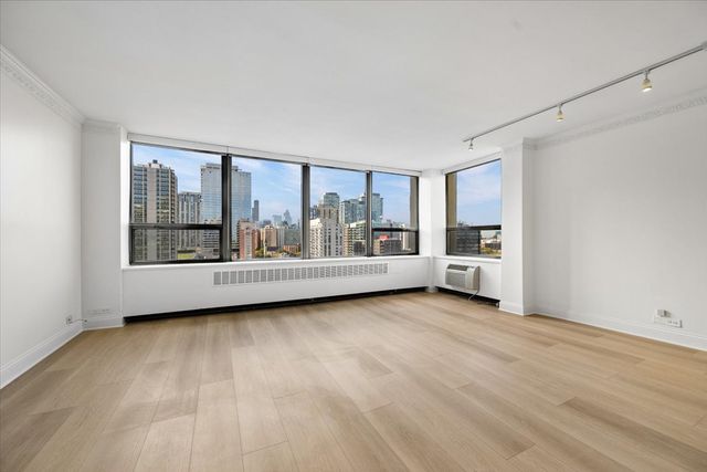 1360 N SANDBURG Terrace 1405C, Chicago, IL 60610