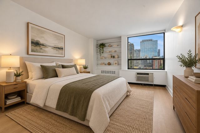 1360 N SANDBURG Terrace 1405C, Chicago, IL 60610