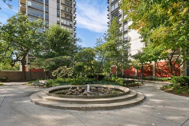 1360 N SANDBURG Terrace 1405C, Chicago, IL 60610