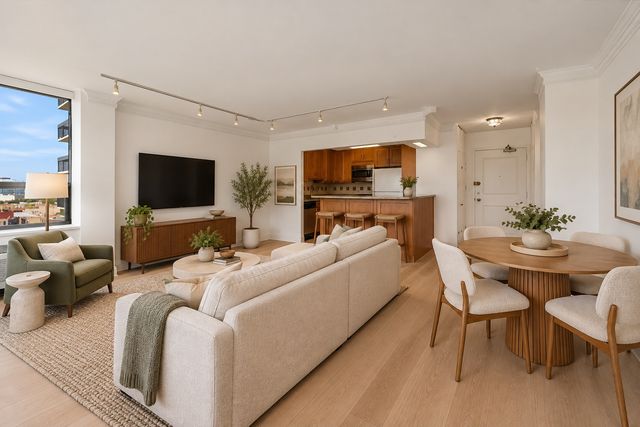 1360 N SANDBURG Terrace 1405C, Chicago, IL 60610