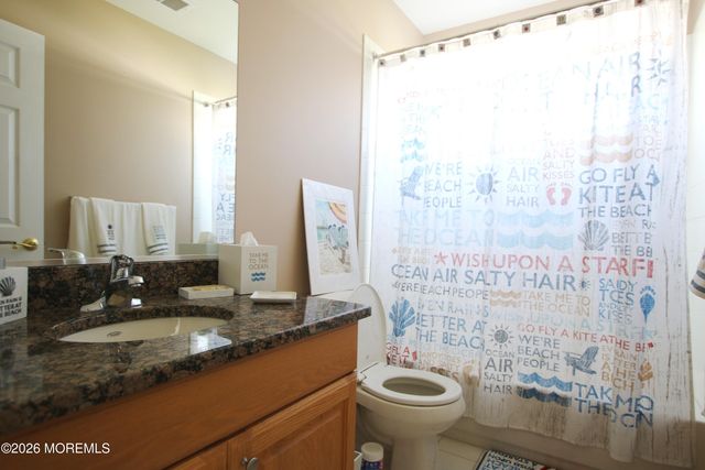 10 Maywood Run, Tinton Falls, NJ 07753