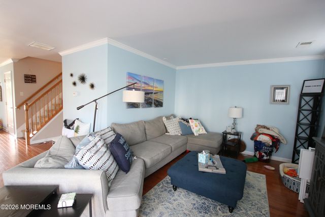 10 Maywood Run, Tinton Falls, NJ 07753