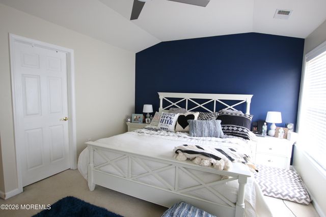 10 Maywood Run, Tinton Falls, NJ 07753