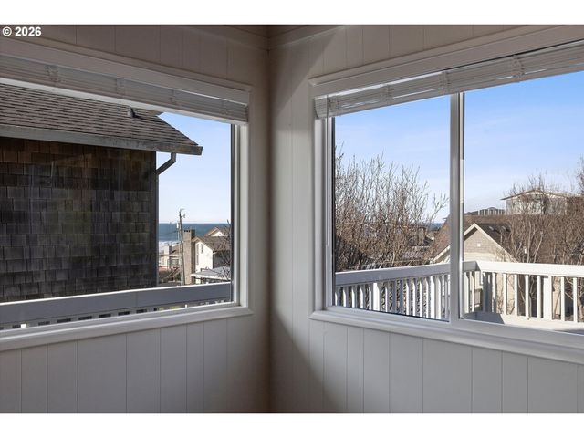 1931 Ne 68TH St, Lincoln City, OR 97367