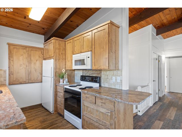 1931 Ne 68TH St, Lincoln City, OR 97367