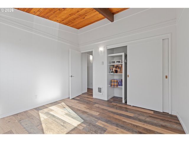 1931 Ne 68TH St, Lincoln City, OR 97367