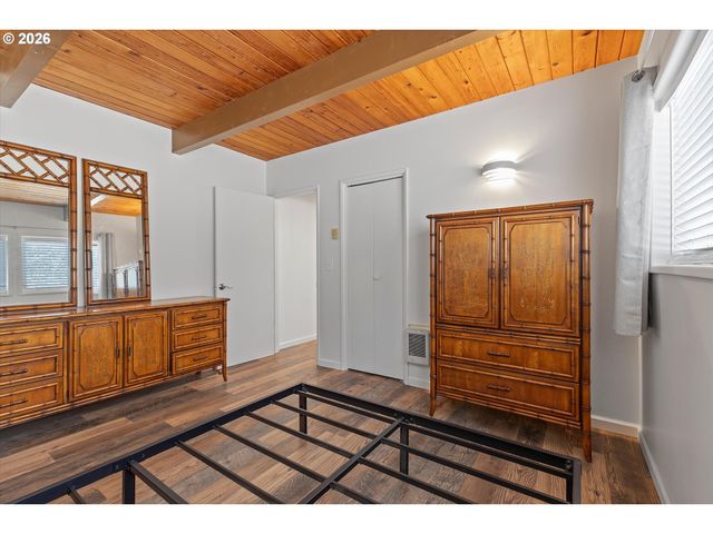 1931 Ne 68TH St, Lincoln City, OR 97367