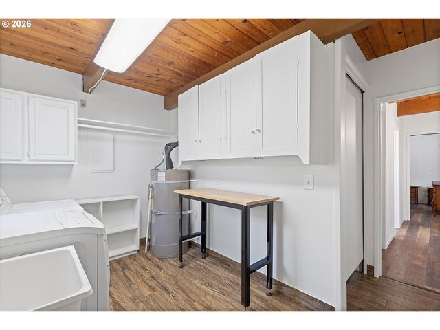 1931 Ne 68TH St, Lincoln City, OR 97367