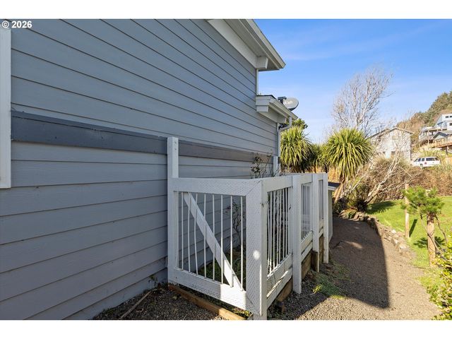 1931 Ne 68TH St, Lincoln City, OR 97367