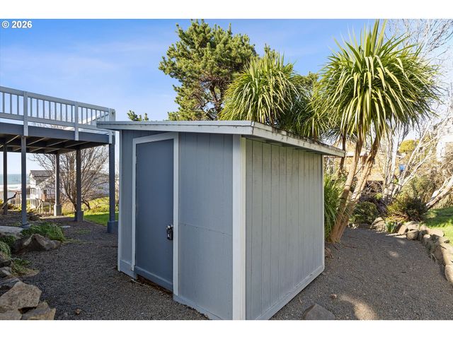 1931 Ne 68TH St, Lincoln City, OR 97367