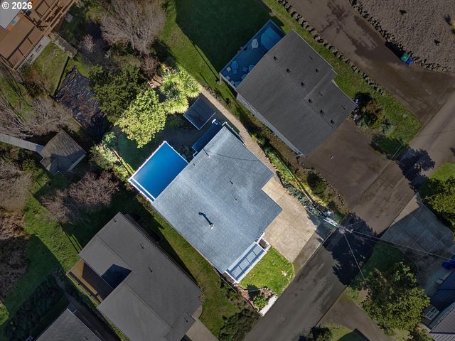 1931 Ne 68TH St, Lincoln City, OR 97367