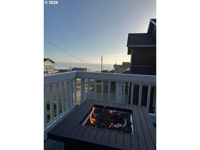 1931 Ne 68TH St, Lincoln City, OR 97367