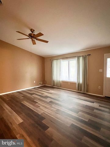 8 ROSE TER, Newark, DE 19702