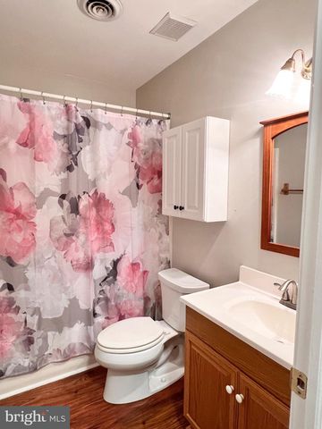 8 ROSE TER, Newark, DE 19702