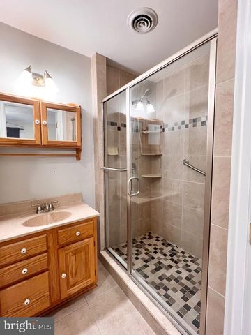 8 ROSE TER, Newark, DE 19702