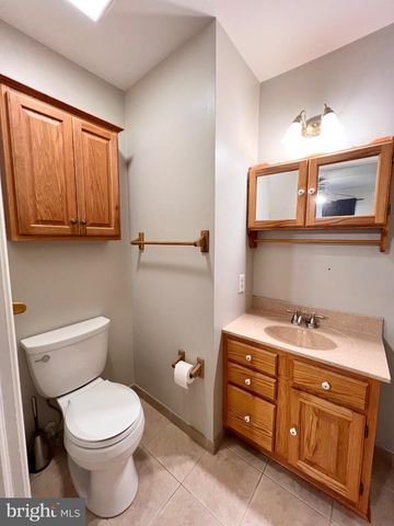 8 ROSE TER, Newark, DE 19702