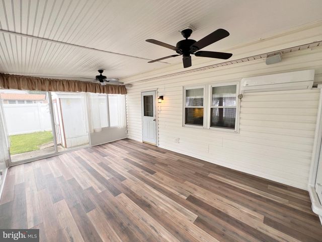 8 ROSE TER, Newark, DE 19702