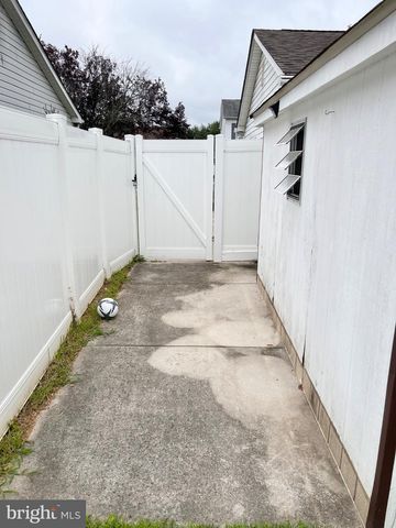 8 ROSE TER, Newark, DE 19702
