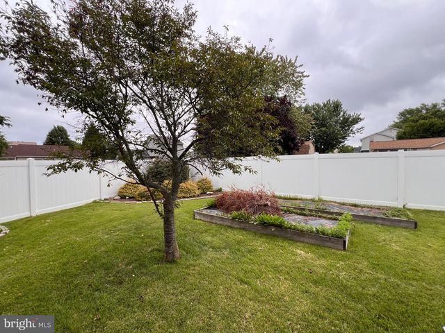 8 ROSE TER, Newark, DE 19702