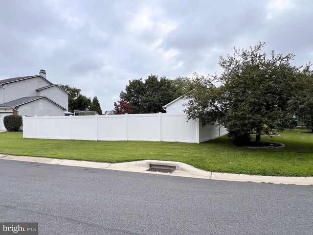 8 ROSE TER, Newark, DE 19702